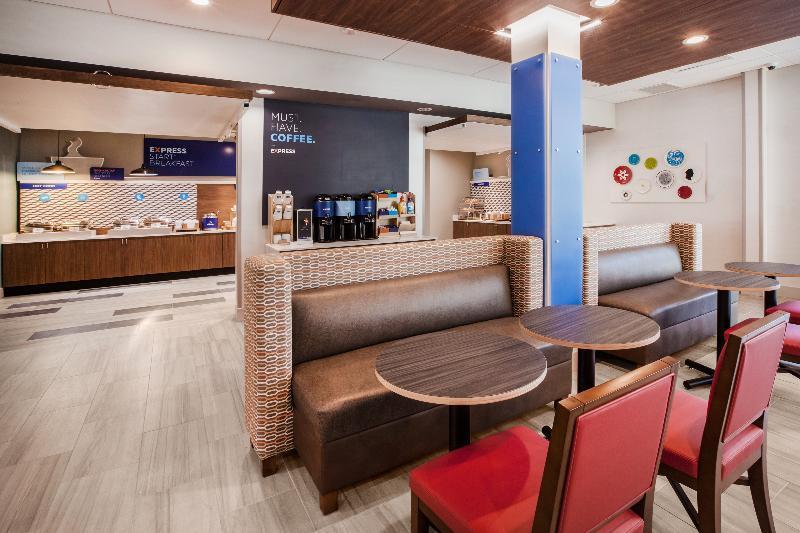 Holiday Inn Express & Suites - Fayetteville South, An Ihg Hotel Extérieur photo